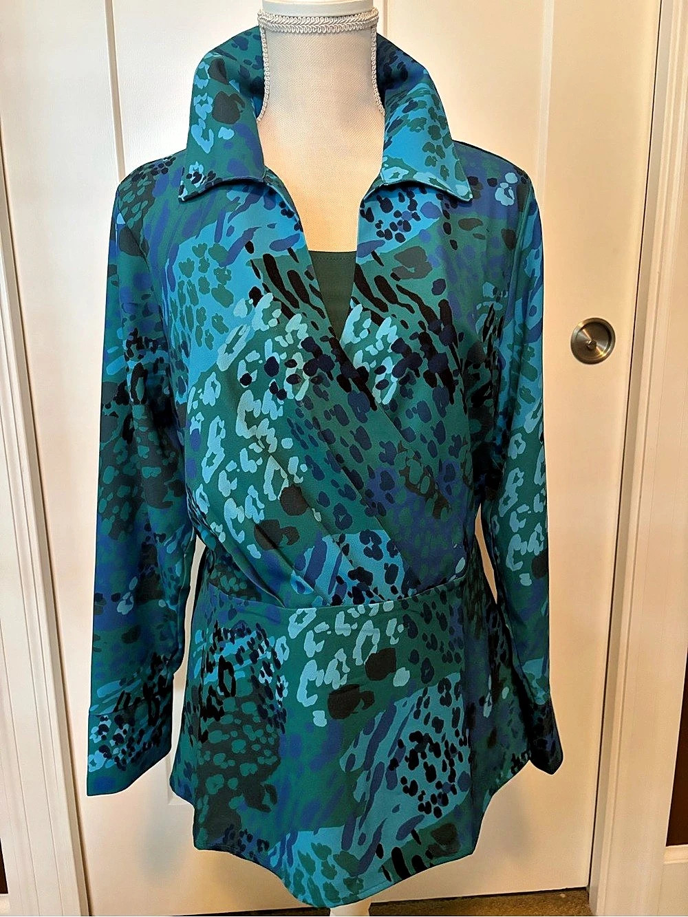 Women's Blue & Green Satin Faux Wrap Blouse with Peplum and Tank. Excellent Cond